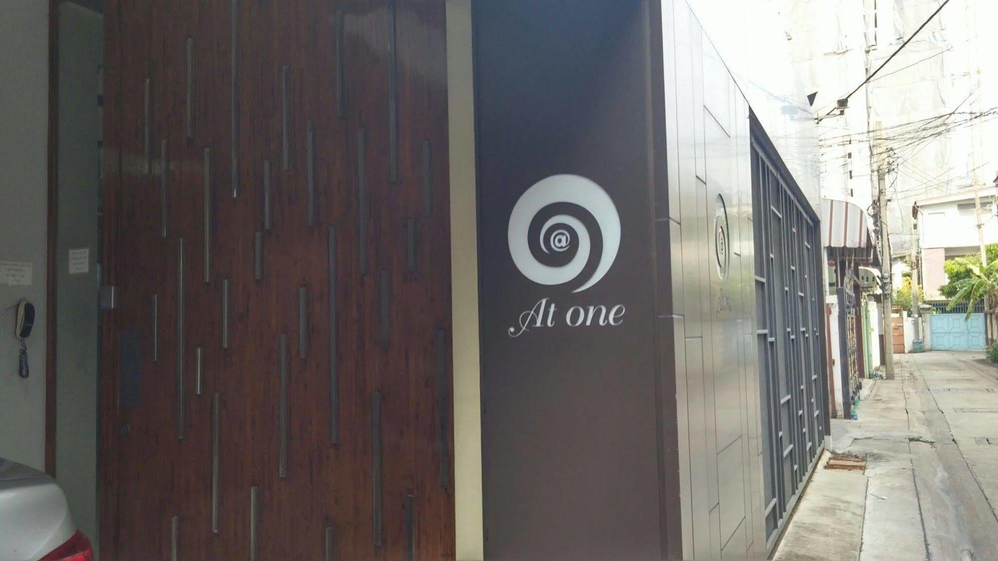 华南蓬1号酒店 曼谷 外观 照片