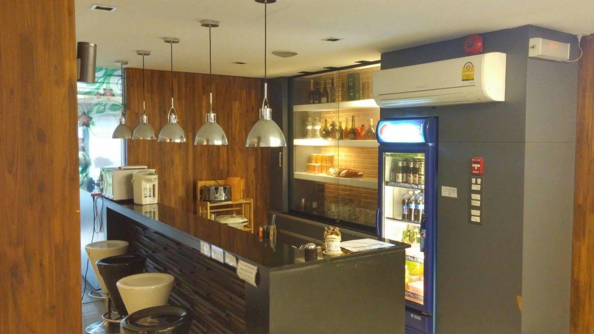 华南蓬1号酒店 曼谷 外观 照片